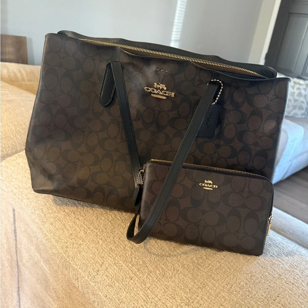 Coach Signature Black and Brown Tote - Picture 5 of 8
